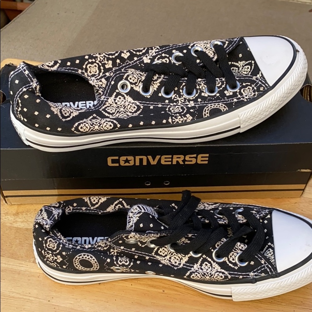 Converse size 7